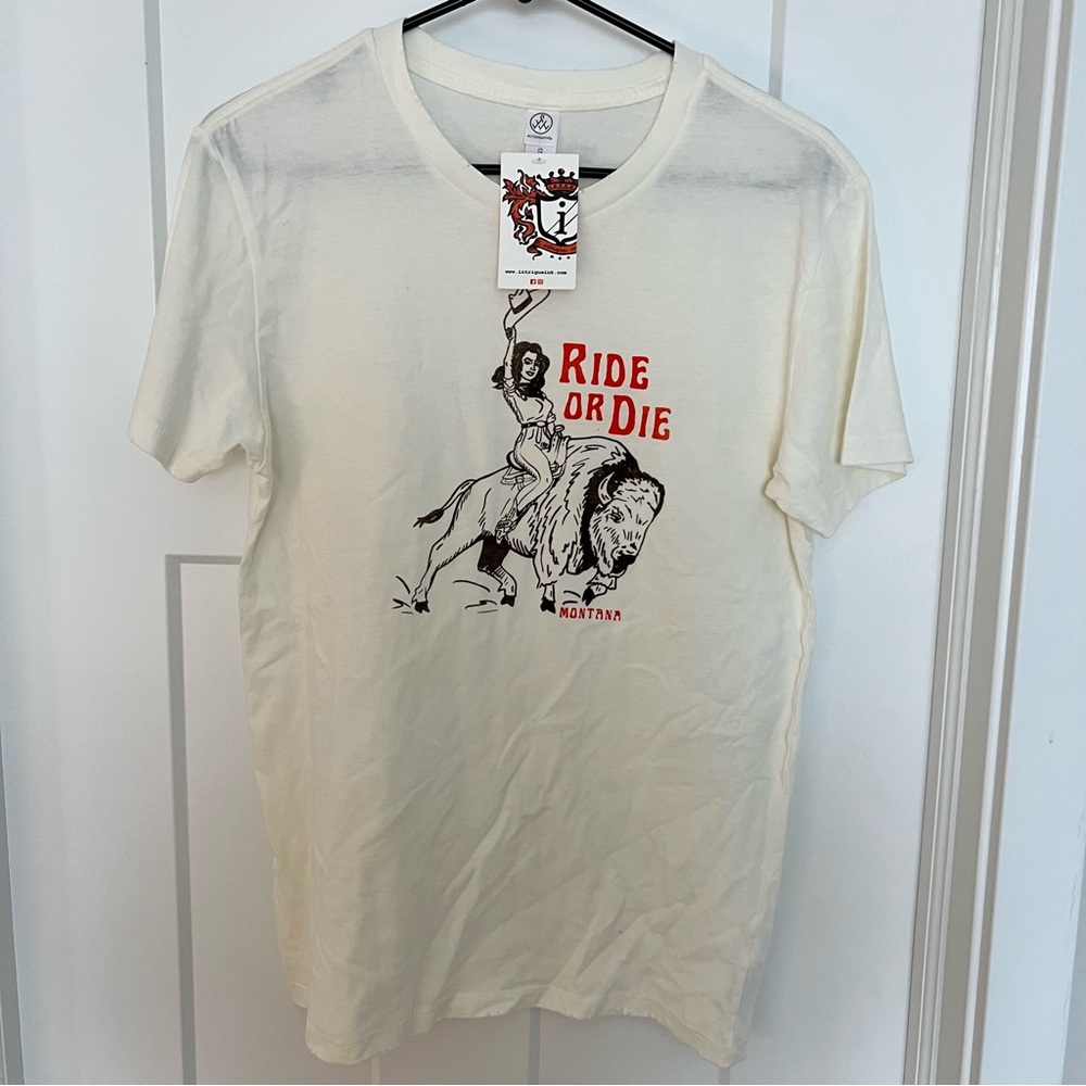 Montana Cream Graphic T-Shirt size small NWT
